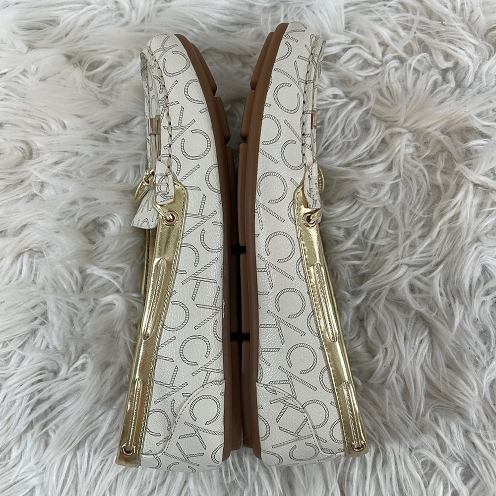 CALVIN KLEIN WOMEN’S MOCCASINS LAYA-T WHITE GOLD BOW CK LOGO SIZE 10 NEW - Picture 8 of 9